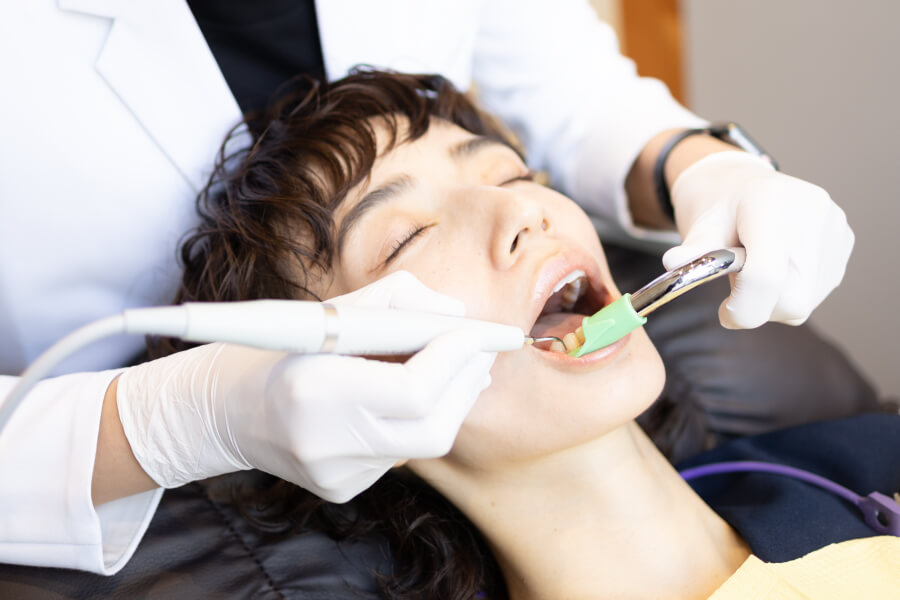 歯磨きでは取れない歯石を除去